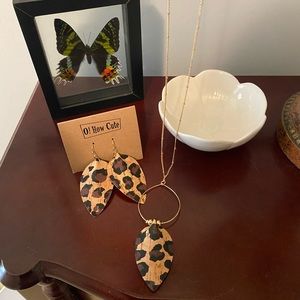 Earring and necklace set